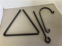 Dinner triangle with hook