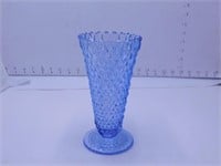 Vase a piedestal en verre bleu