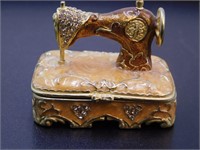 Mini boite à bijoux (machine a coudre antique)