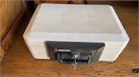 Sentry 1100 document safe with two keys,