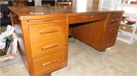 EXECUTIVE DESK WITH 1 FILE DRAWER 30 X 60 X 34
