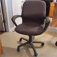 Rolling office chair-needs cleaning-good condition