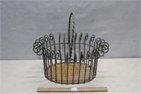 NICE WIRE ACCENT BASKET