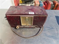 Vintage Mahogany GE Clock Radio Model 546