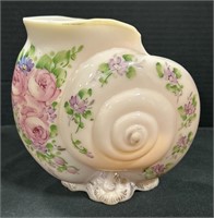 Cambridge Crown Tuscan Shell Vase.