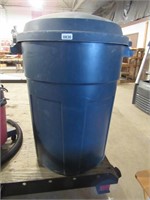 Plastic Roughneck garbage can