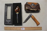 KNIFE WITH CASE & BLOWN GLASS BOTTLE TOPPER