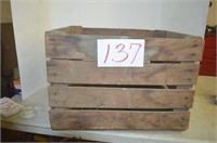 OLD WOODEN CRATE, NO LID, 17.5X15X12