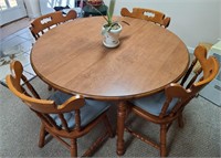 Round Wood Table w/ 4 Chairs & 2 Leaves