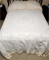 Vintage Bates Bedspread w/ 2 Pillow Cases
