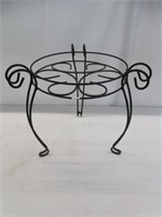 WROUGHT IRON PLANT STAND (APPROX 15" HEIGHT)