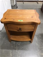 Nightstand matches lots 103 and 104, 25 x 18 x 26