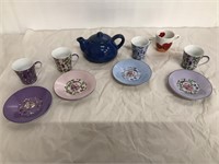Small one cup teapot with 5 small cups and four