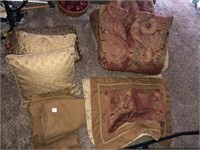 Comforter Set W/ Pillows (QN/Full)