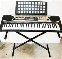Yamaha Keyboard w/ Stand - Working