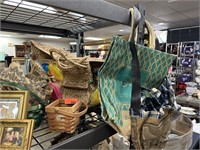 LOT OF BASKETS / BAGS