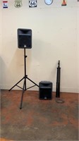 Pair of Peavey PR-12 Speakers With Stands