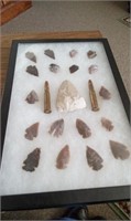ARROWHEADS AND VINTAGE BULLETS IN CASE