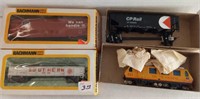 BACHMANN AND ROUNDHOUSE TRAIN CARS