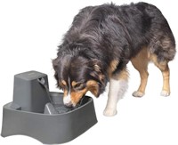 SLIGHTLY USED $106 (7.5 L) Pet Water Fountain