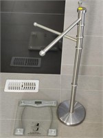 TOWEL HOLDER & SCALE