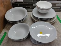DINNER PLATES & BOWLS - SOME CANVAS