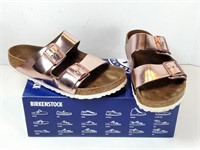 LIKE NEW Birkenstock - Arizona Sandals (Size: 39)