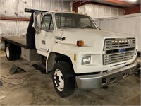1993 Ford F700 Flatbed Truck (see description)