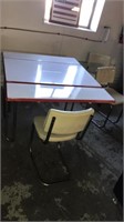 Table Old enamel white w red trim 4 chairs (some