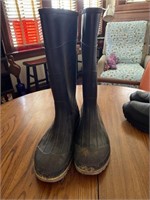 Rubber work boots, size 10 and ladies winter