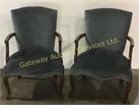 2 vintage air chairs . Color Blue/Gey