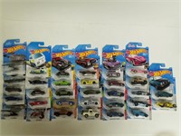 Hot Wheels Lot Of 32 Cars New In Box .BR3G