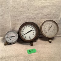 3 Old gauges