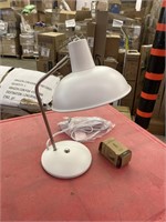 New Naipurui desk lamp white ((No