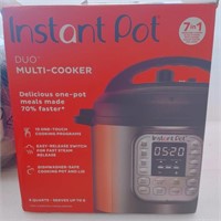 V0033 INSTANT POT DUO MULTI COOKER 7IN1
NIB WITH