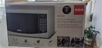 V0062 RCA 0.7 CU FT. MICROWAVE MODEL RMW733-