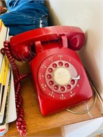 red rotary dial phone - works