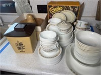 Large Set of Corelle Ware & Pfaltzgraff Canisters