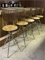 5 Vintage Comfort Line Barstools