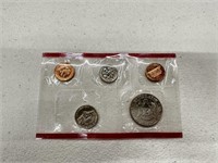 U.S Mint uncirculated 1999 coin set