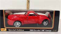 Maisto 2000 Chevrolet SSR Concept 1:18 scale die