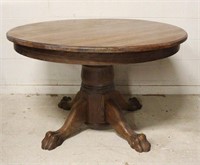 Amish Oak Round Pedestal Table