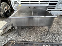 STAINLESS STEEL UTILITY SINK & SIDE TABLE