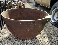 CAST IRON POT WITH RING