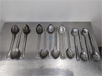 LOT OF STAINLESS STEEL BUFFET SERVING SPOONS