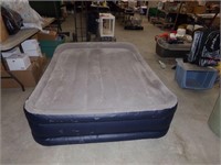 Full air bed with pump
