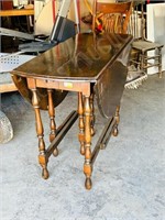 antqiue drop leaf table - no chairs