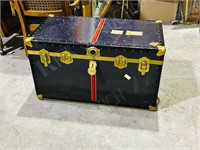Steamer trunk w/ tray and fabric content