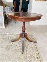 single pedestal side table by Deilcraft