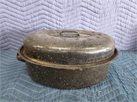 Vintage black granite 16-in oval roaster pan